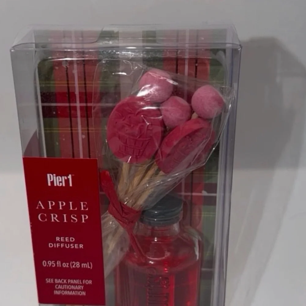 NEW Retired Pier 1 Apple Crisp Reed Diffuser